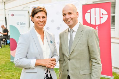 IHS Generalsekretärin Julia Studencki mit IHS-Direktor Holger Bonin