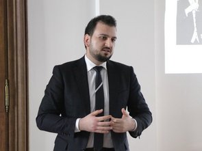 Mustafa Yeter präsentierte das Jahresgutachten des Sachverständigenrates zur Begutachtung der gesamtwirtschaftlichen Entwicklung am IHS.