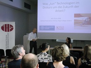 Barabara Prainsack, Universität Wien, hat am IHS über "The Work of Technologies" gesprochen.